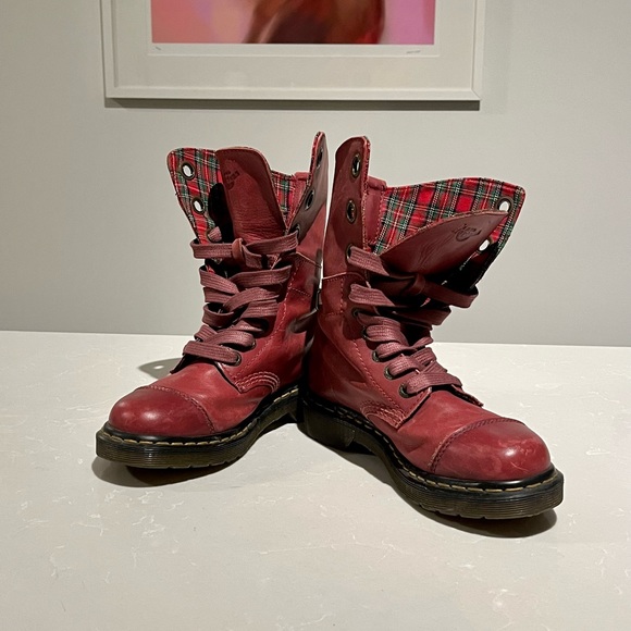 Dr. Marten’s Fold Over Boots - Picture 6 of 13
